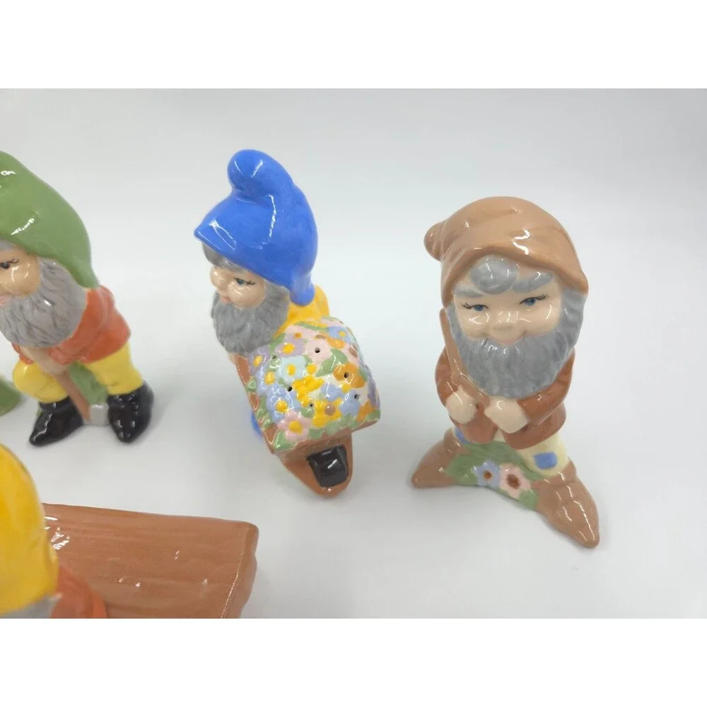 Vintage Snow Whites Dwarfs Walt Disney Ceramic Set 6 Dwarfs & Bench 1970's